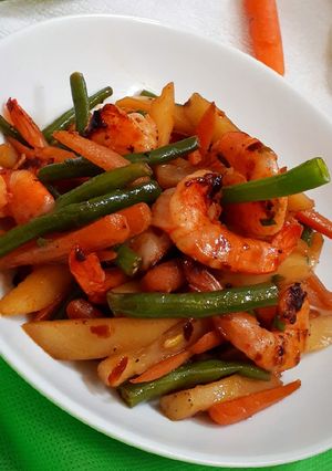 A picture of Grilled Honey Prawn with Veggies.