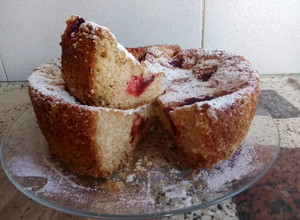 Una foto de Torta Matera de frutillas y coco🍓🥥