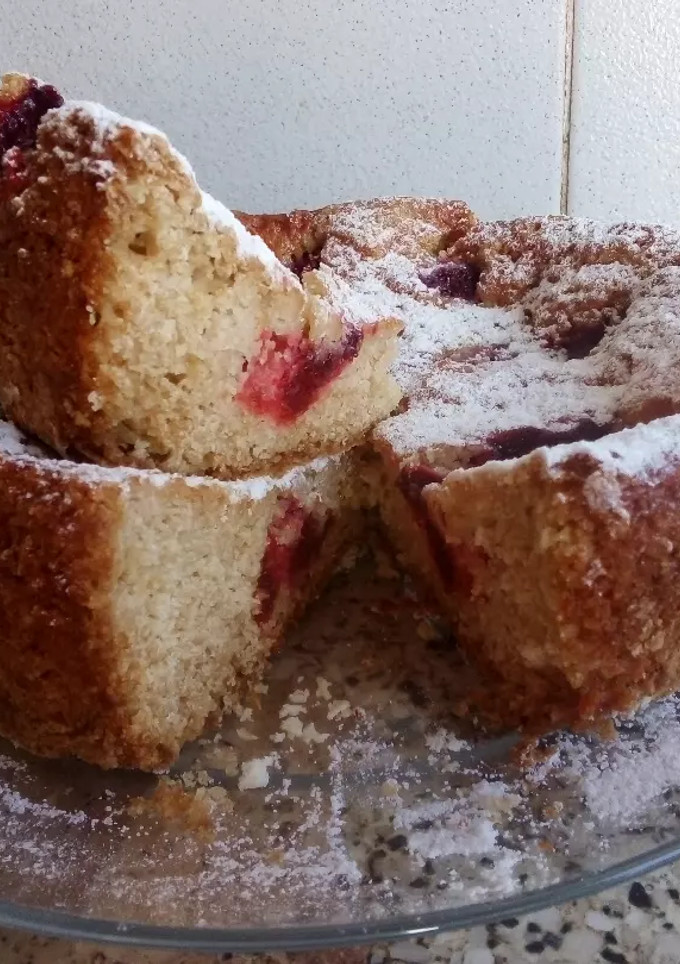 Una foto de Torta Matera de frutillas y coco🍓🥥