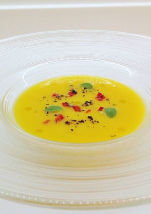 Foto di Vellutata di zucca, sedano rapa e zenzero
