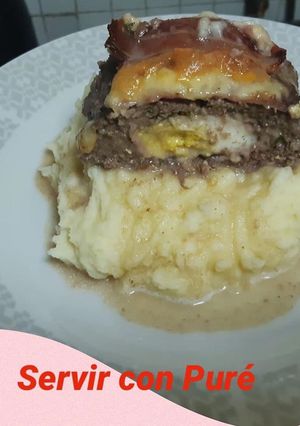 Una foto de Asado Alemán con Puré