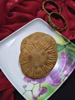 खस्ता कचौड़ी (Khasta kachodi recipe in Hindi) रेसिपी मुख्य फोटो