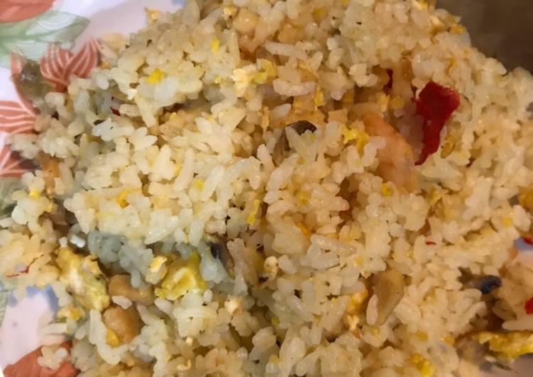 Bagaimana Membuat Nasi goreng udang jamur (tanpa kecap), Enak Banget