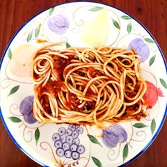A picture of Kiwi style Spaghetti with minced Beef 💟🐂🍅🥕🍝🍕.