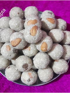 तिल खोया के लड्डू (til khoya ki ladoo recipe in Hindi) रेसिपी मुख्य फोटो