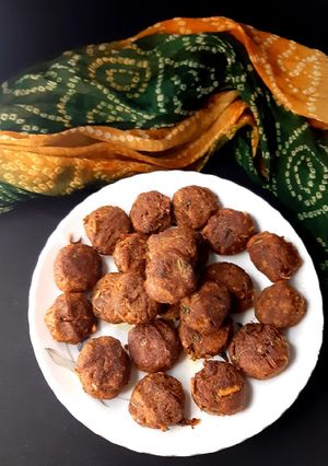 মিষ্টি আলু দিয়ে চিংড়ি মাছের খোসা বাটা বড়া রেসিপির প্রধান ছবি