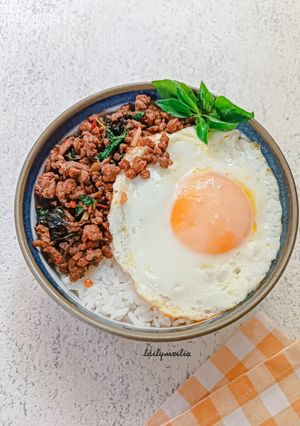 Foto resep Pad Kra Pao Rice Bowl / Thai Beef Basil Rice Bowl ala umma