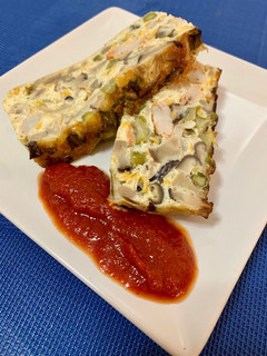 Una foto de Pastel de verduras y gambas