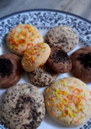A picture of Cookies - 3 different types of cookies.