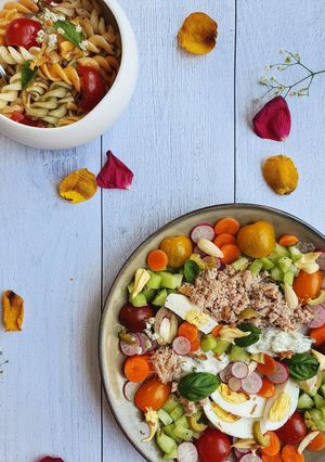 Une photo de Salade estivale, crudités et pasta