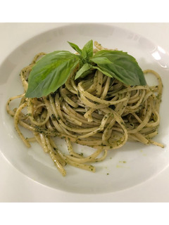 Foto di Spaghetti con pesto di basilico🍝🌱