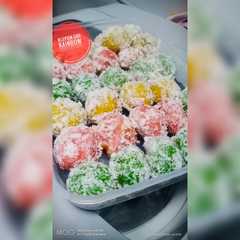 A picture of Klepon Ubi Rainbow.