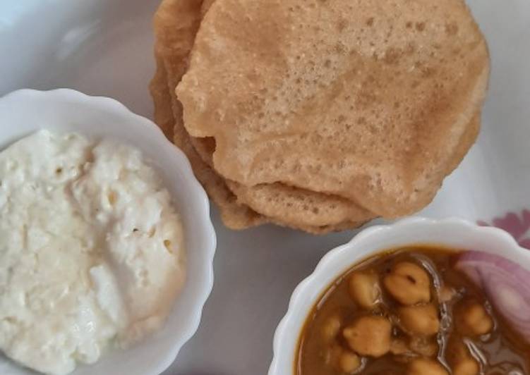 Recipe of Quick Puri with chole and curd