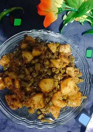 फ्रेंच बींस आलू फ्राई (french beans aloo fry recipe in Hindi) रेसिपी मुख्य फोटो