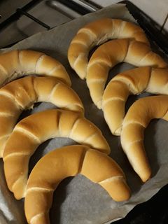 Házi tejes kifli recept fotója