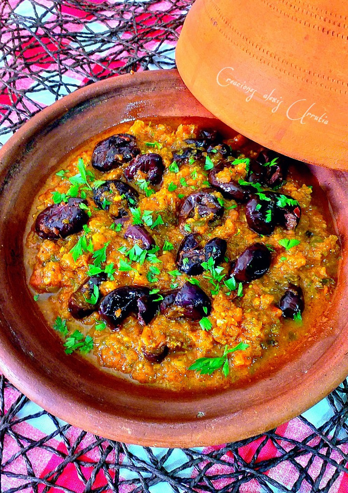 Una foto de Salsa de tomates con aceitunas amargas
