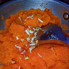 A picture of Suji Ka halwa with Puri paratha.