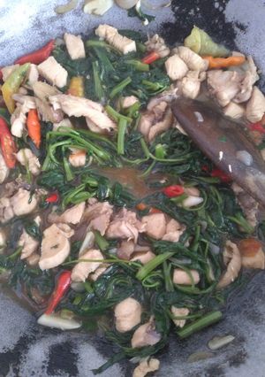 Foto resep Tumis kangkung ayam