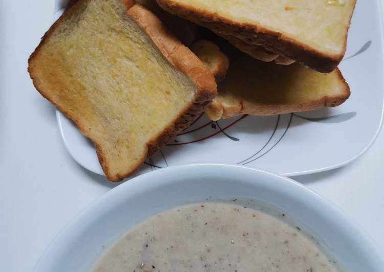 Resepi Sup cendawan dan roti bawang putih yang Mudah