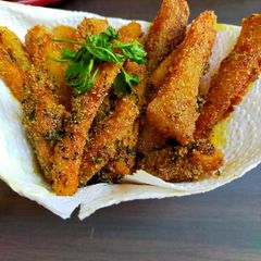 A picture of Crispy raw banana sticks.