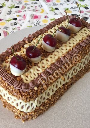 Una foto de Comtessa de topping con cacao y chocolate blanco