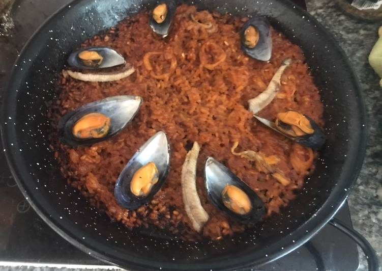 Paella con anguila