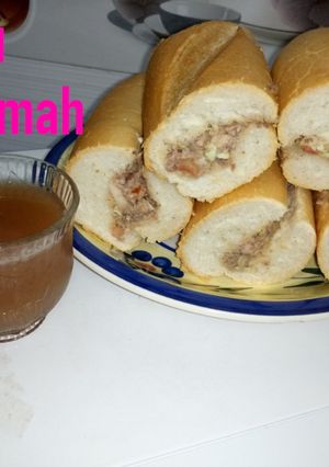 A picture of Turkish bread Sandwich.