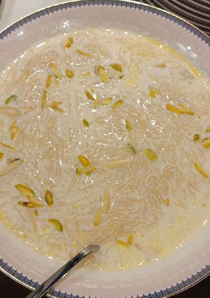 A picture of Sheer khurma.