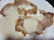 Una foto de cerdo con roquefort
