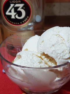 Una foto de Helado de vainilla y licor 43