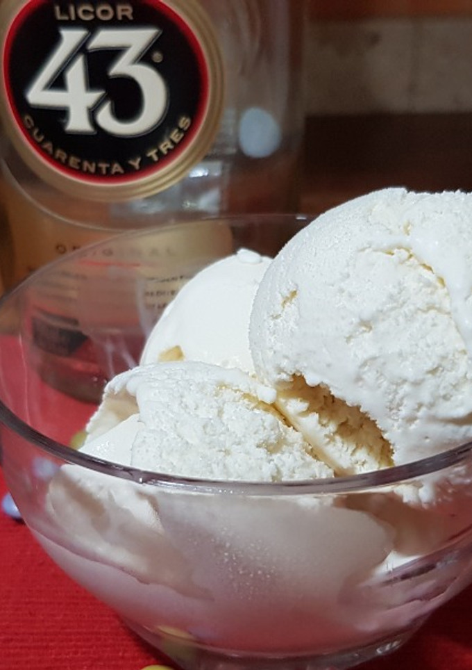 Una foto de Helado de vainilla y licor 43