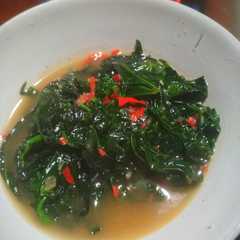 A picture of Olahan daun pepaya Jepang / daun paya Jepang tumis pedas.