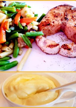 Una foto de Salmón a la plancha con wok de verduras y alioli