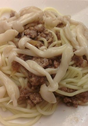 [好菇多多]菇菇肉燥乾麵 的食譜成品照片
