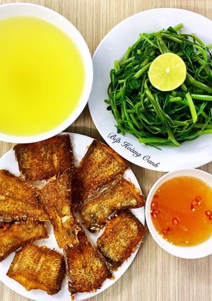 Hình của món Cá Lưỡi Trâu Chiên Giòn+Rau Muống Luộc.