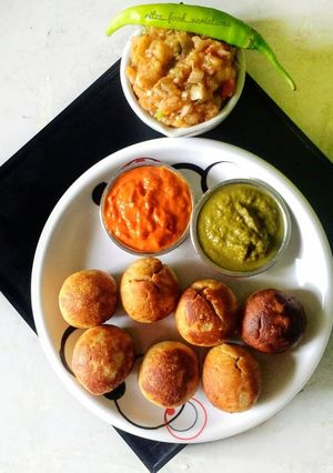 A picture of Litti chokha.