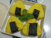 Gambar onigiri abon