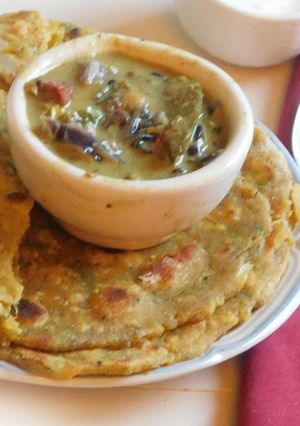 A picture of Punjabi classic roti --missi roti.