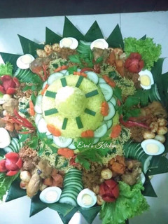 Foto resep Nasi Kuning Tumpeng aneka lauk