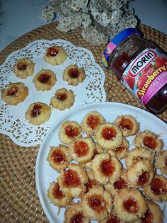 Foto resep Thumbprint Strawberry Cookies 🍓
