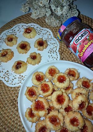 Foto resep Thumbprint Strawberry Cookies 🍓