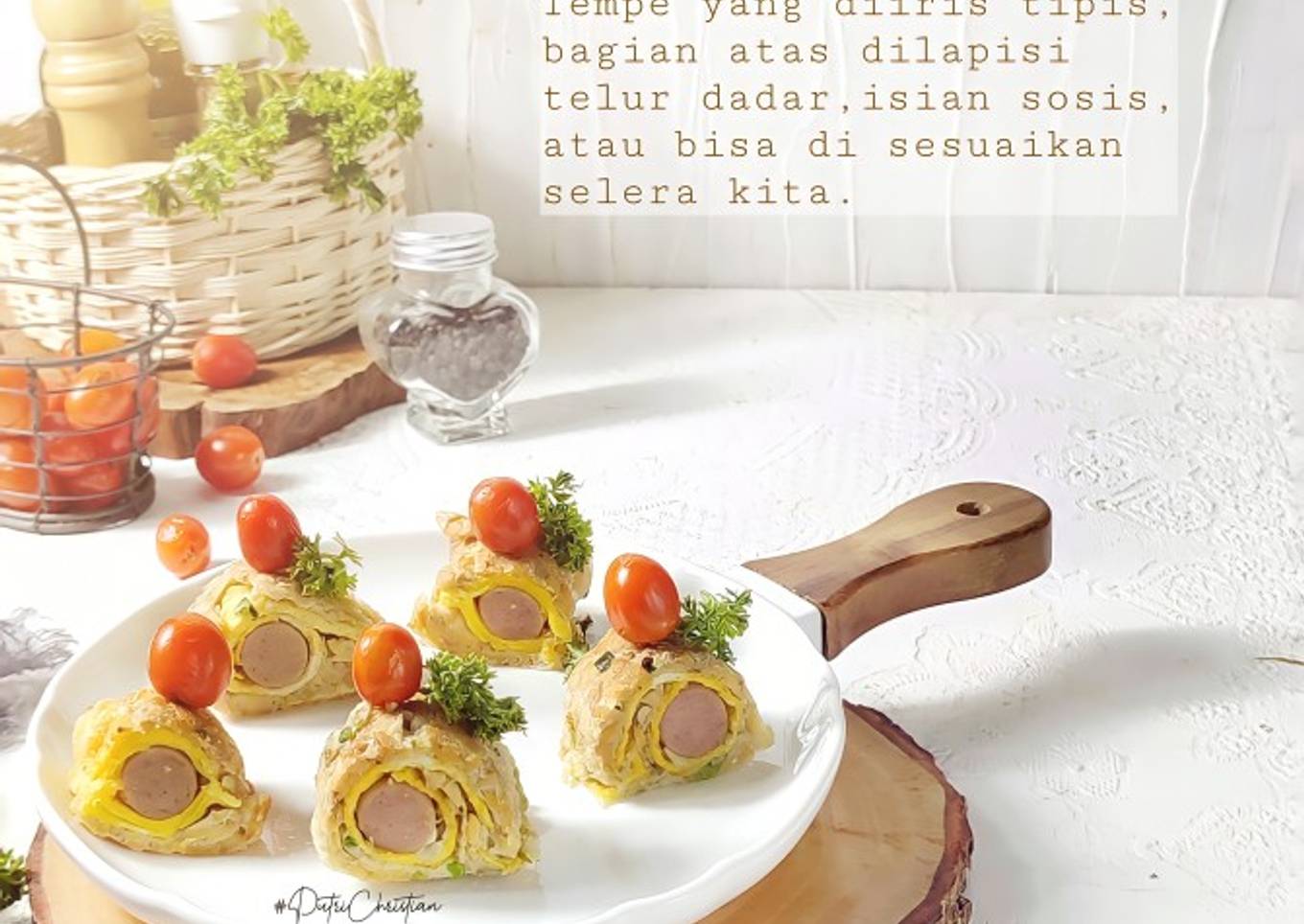 Tempe mendoan gulung isi sosis dan telur