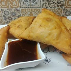 A picture of Alu samosa.