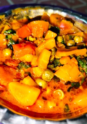 દેશી ગાજર વટાણા નું શાક (Desi Gajar Vatana Shak Recipe In Gujarati) રેસીપી મુખ્ય ફોટો