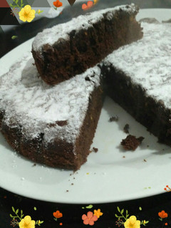 Una foto de Torta tipo brownie con naranja