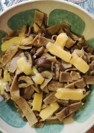 Una foto de Pasta con Setas y Champiñones🍄‍🟫🍄‍🟫🍄‍🟫