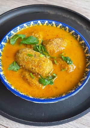 लौकी कोफ्ता करी (lauki kofta curry recipe in marathi) रेसिपी चे मुख्य फोटो 