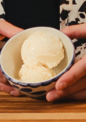 A picture of The BEST Vanilla Ice Cream.