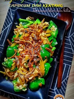 Gambar Sayur goreng capsicum dan Kentang bersama bilis dan telur