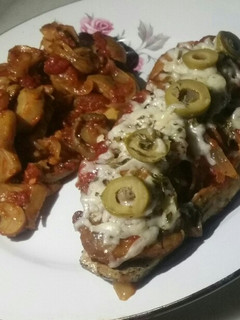 Una foto de Pechugas estilo pizza